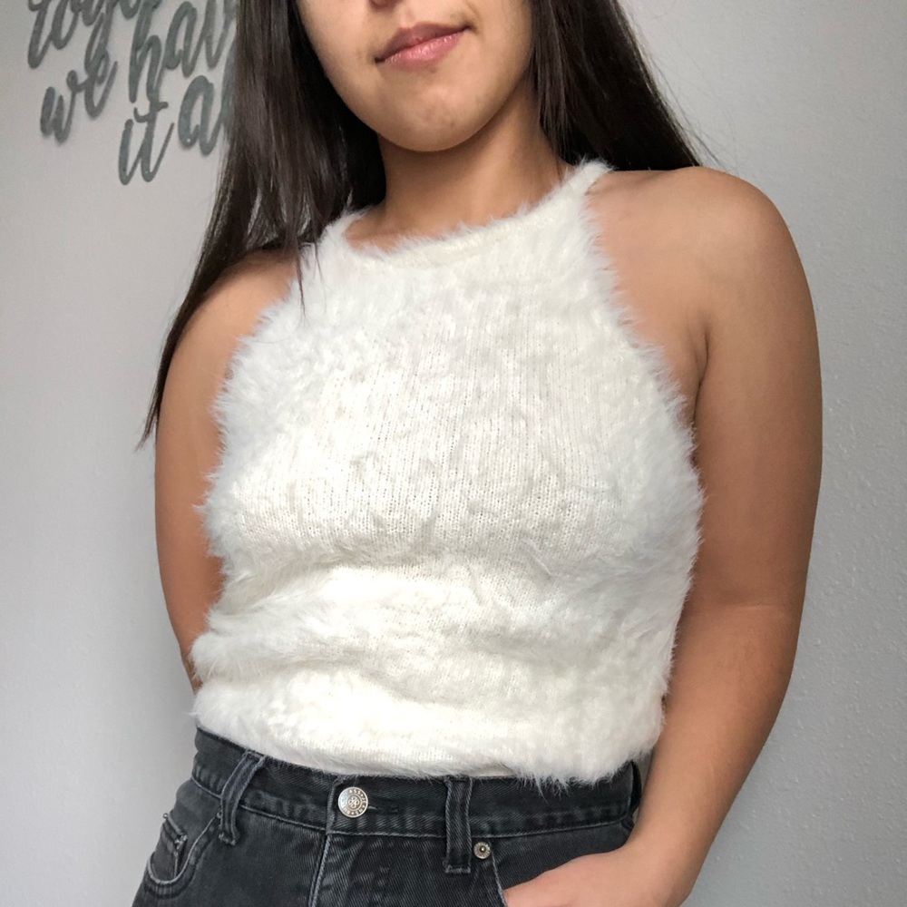 🔴Kendal & Kylie White Fluffy Top